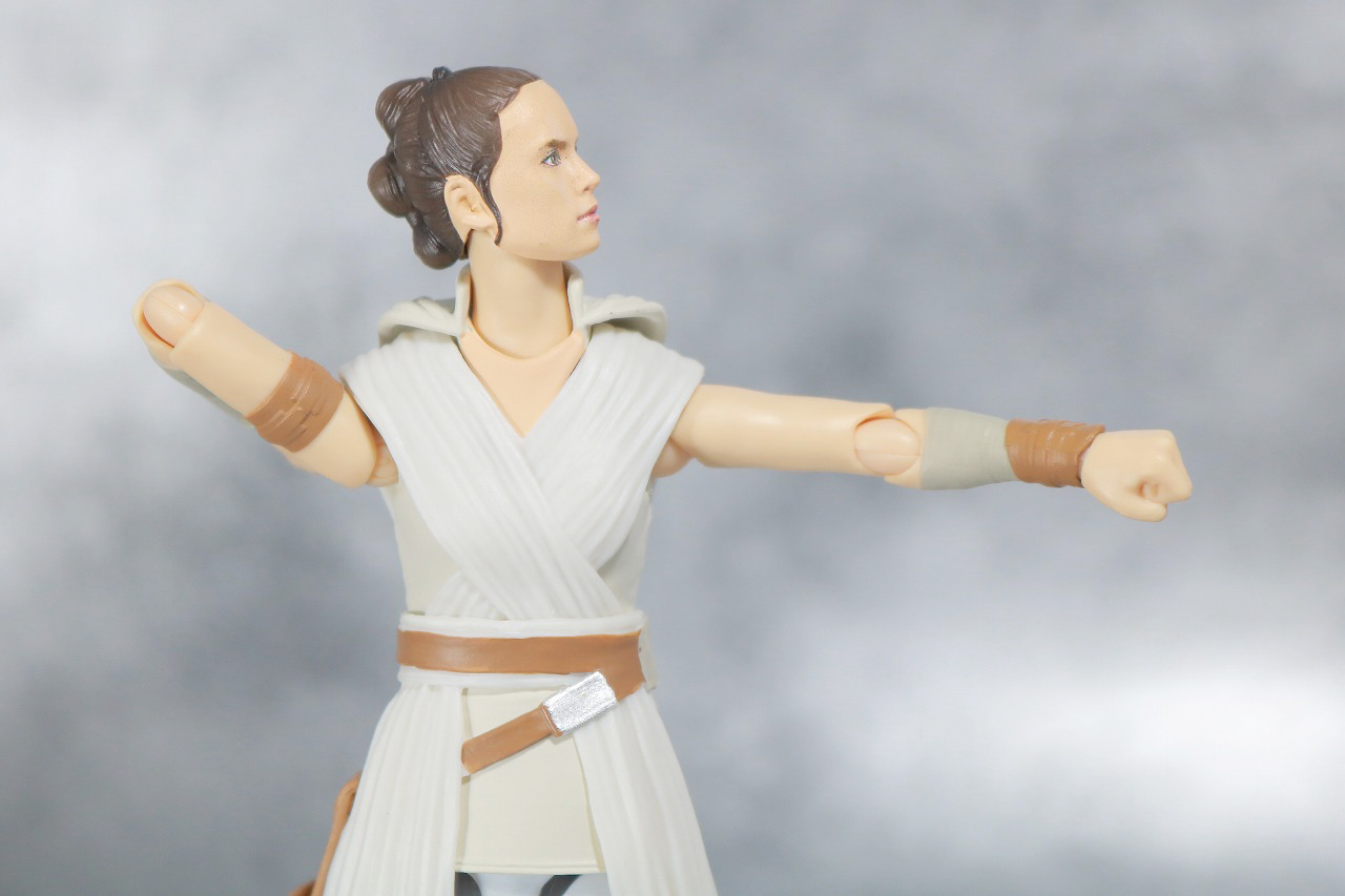 S.H.フィギュアーツ　レイ　（STAR WARS: The Rise of Skywalker）　スカイウォーカーの夜明け　レビュー　可動範囲