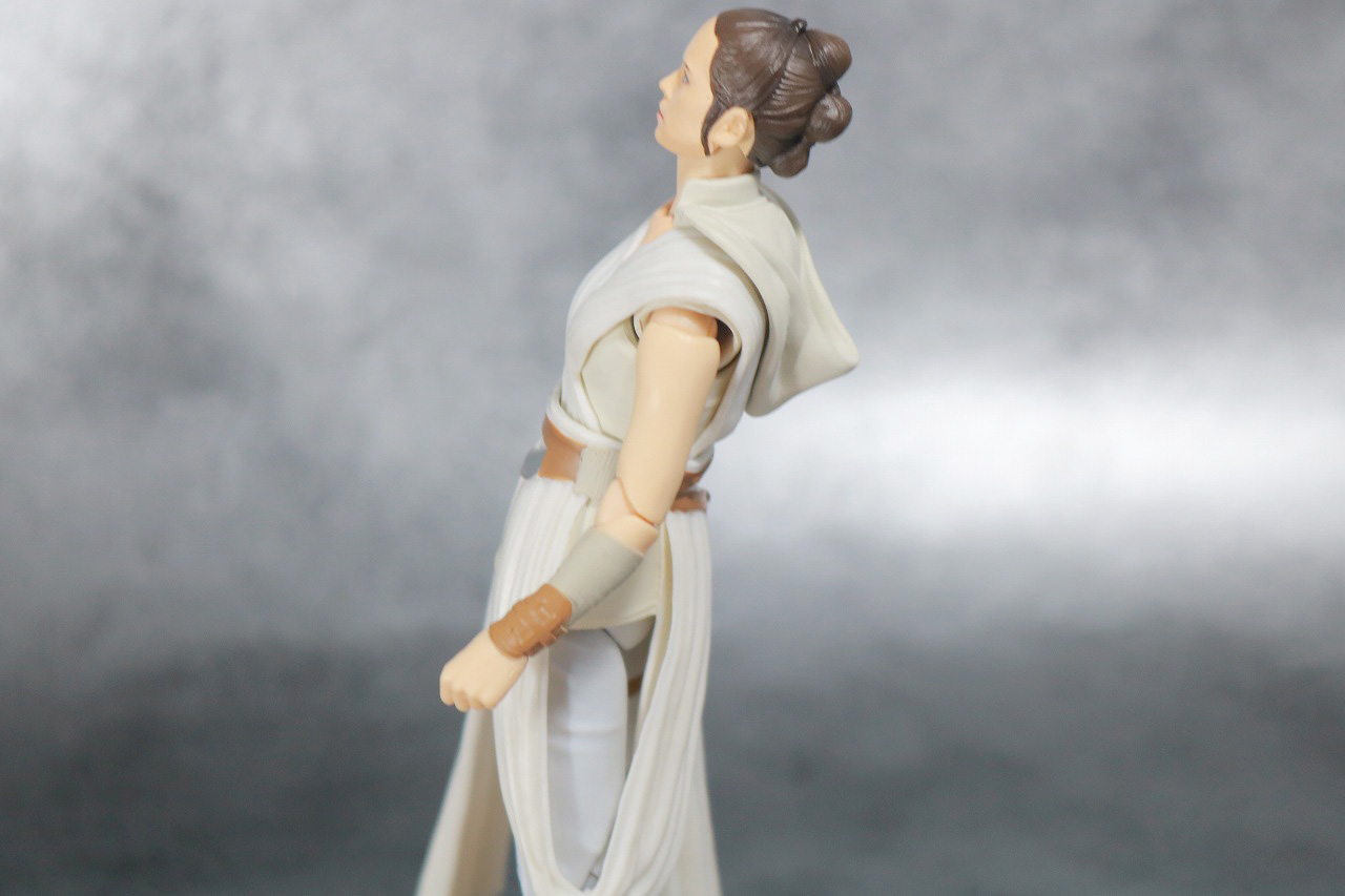 S.H.フィギュアーツ　レイ　（STAR WARS: The Rise of Skywalker）　スカイウォーカーの夜明け　レビュー　可動範囲