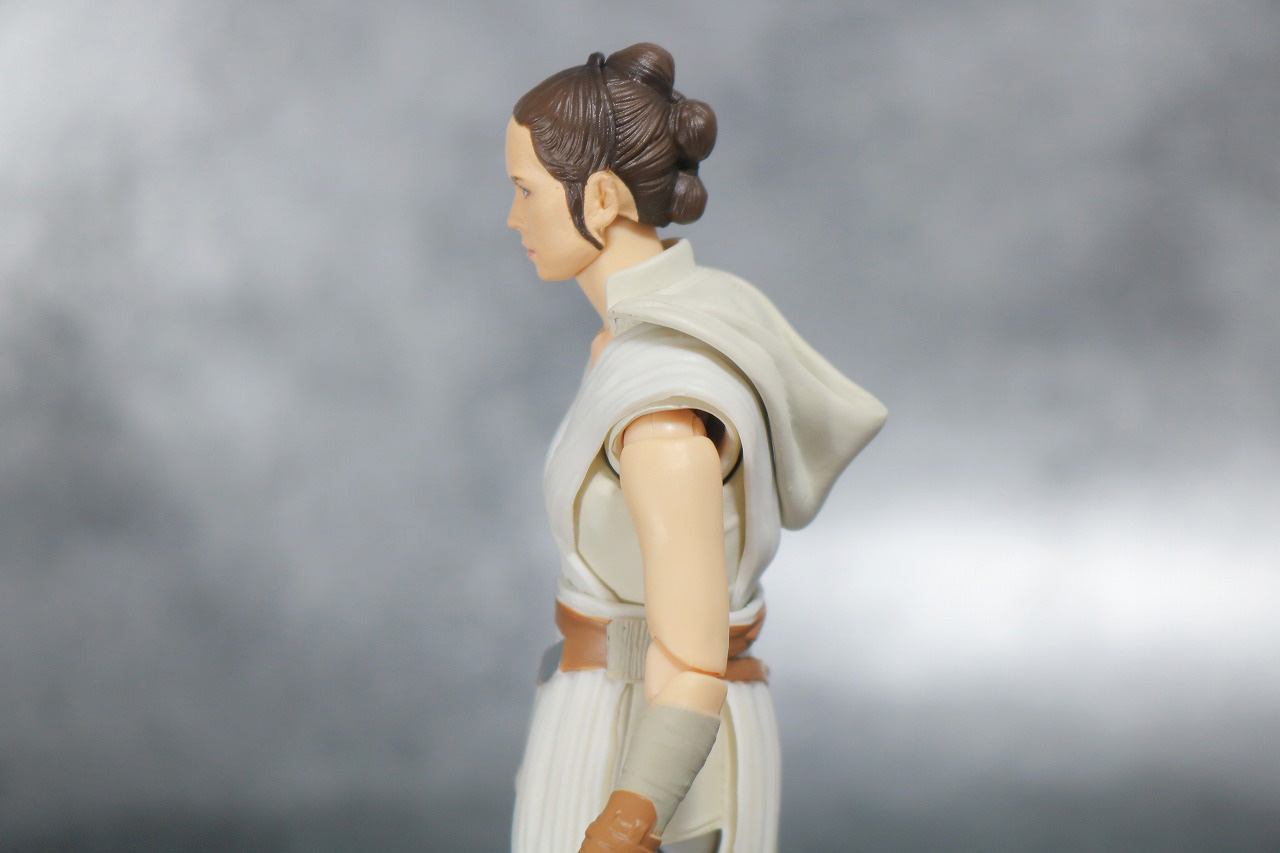 S.H.フィギュアーツ　レイ　（STAR WARS: The Rise of Skywalker）　スカイウォーカーの夜明け　レビュー　可動範囲