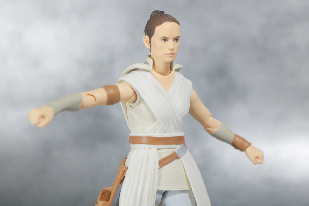 S.H.フィギュアーツ　レイ　（STAR WARS: The Rise of Skywalker）　スカイウォーカーの夜明け　レビュー　可動範囲