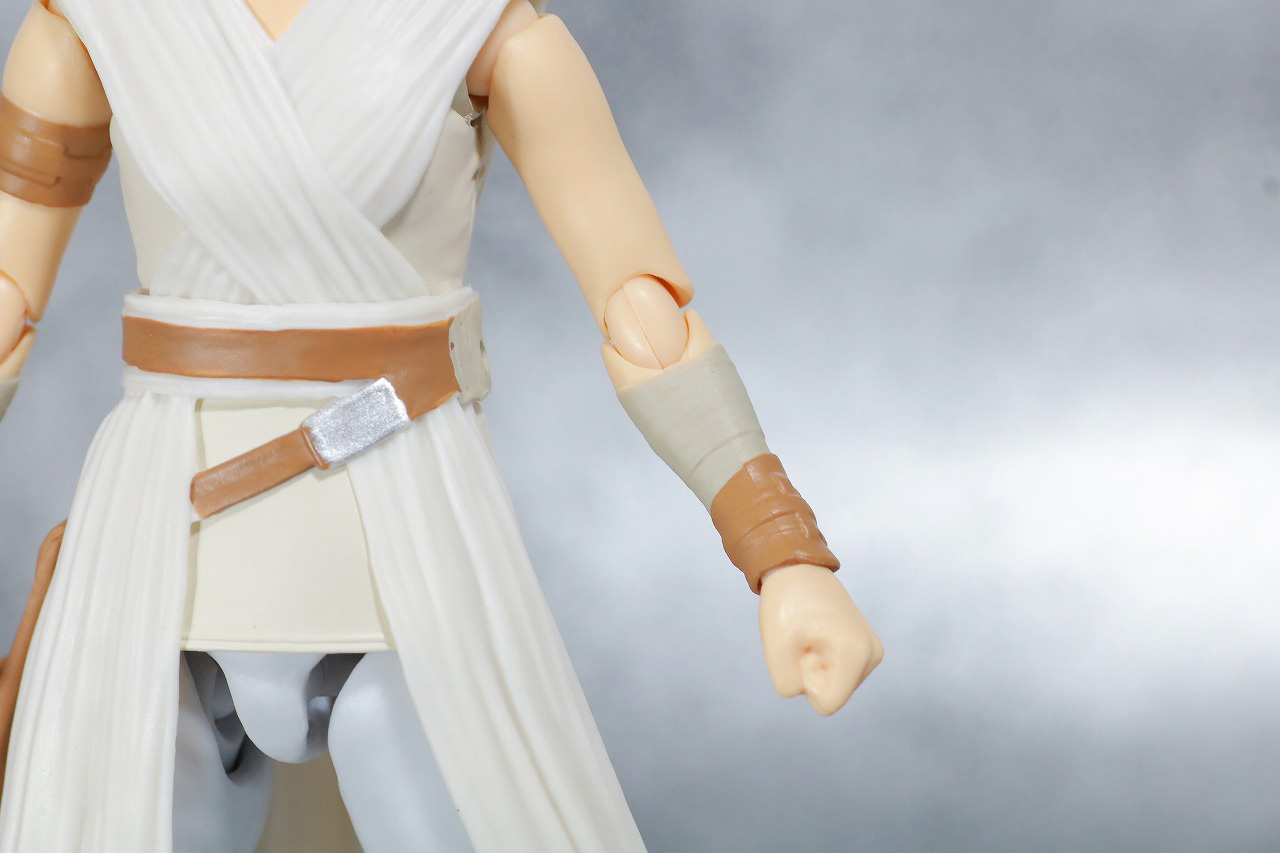 S.H.フィギュアーツ　レイ　（STAR WARS: The Rise of Skywalker）　スカイウォーカーの夜明け　レビュー　全身
