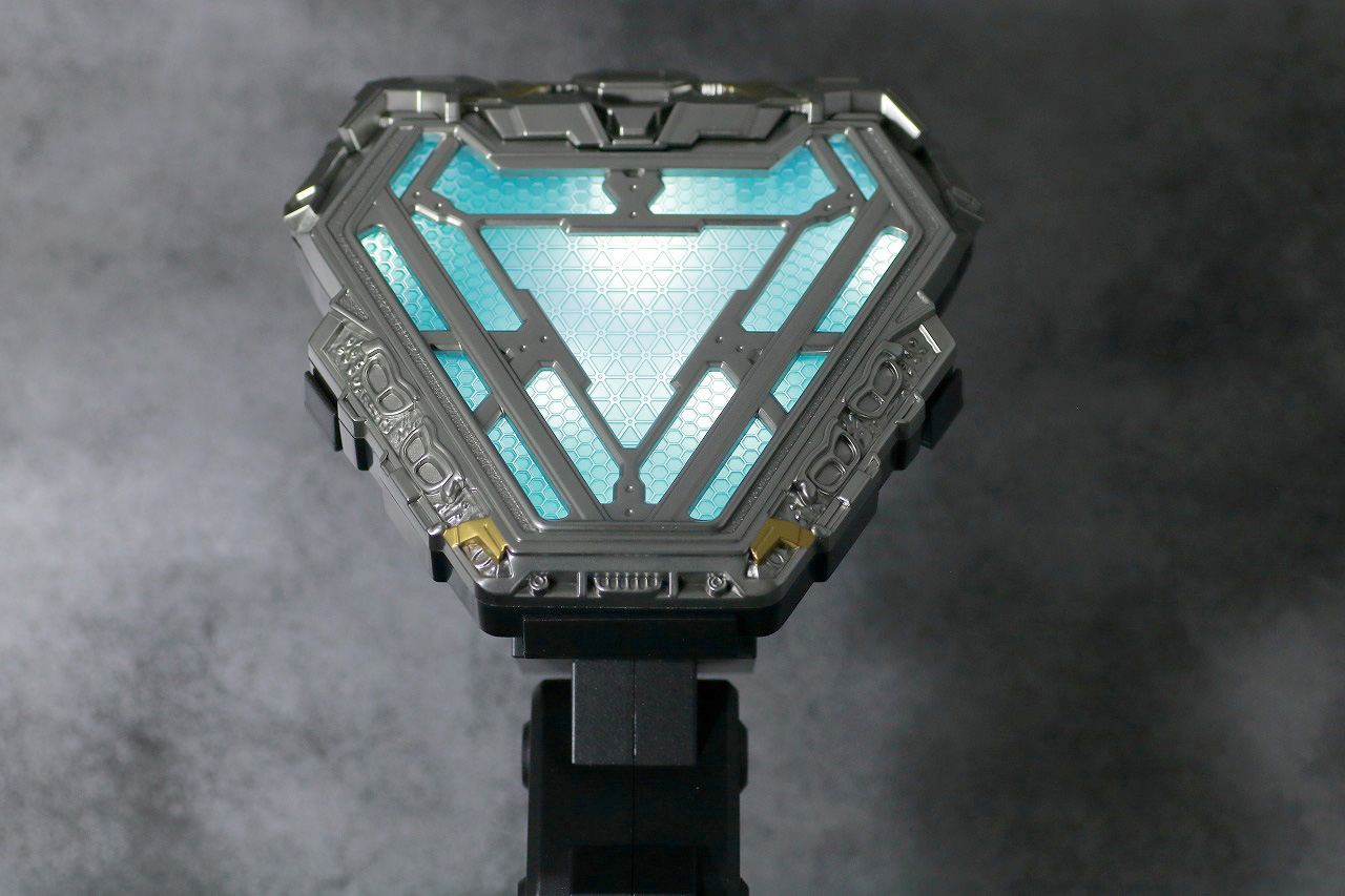 ライフサイズ・マスターピース　アーク・リアクター　アイアンマン マーク85　レビュー　アクション