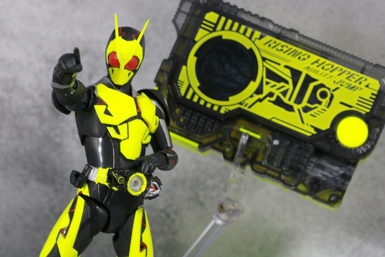 S.H.フィギュアーツ　仮面ライダーゼロワン　ライジングホッパー　レビュー　アクション　ライジングホッパープログライズキー