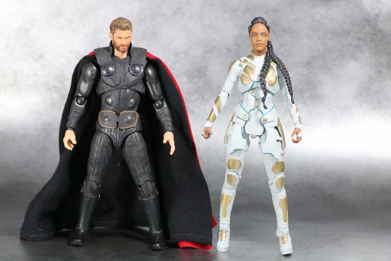 マーベルレジェンド　ヴァルキリー　ラグナロク　アベンジャーズ／エンドゲーム　レビュー　全身　S.H.フィギュアーツ　ソー（アベンジャーズ／インフィニティウォー）　比較