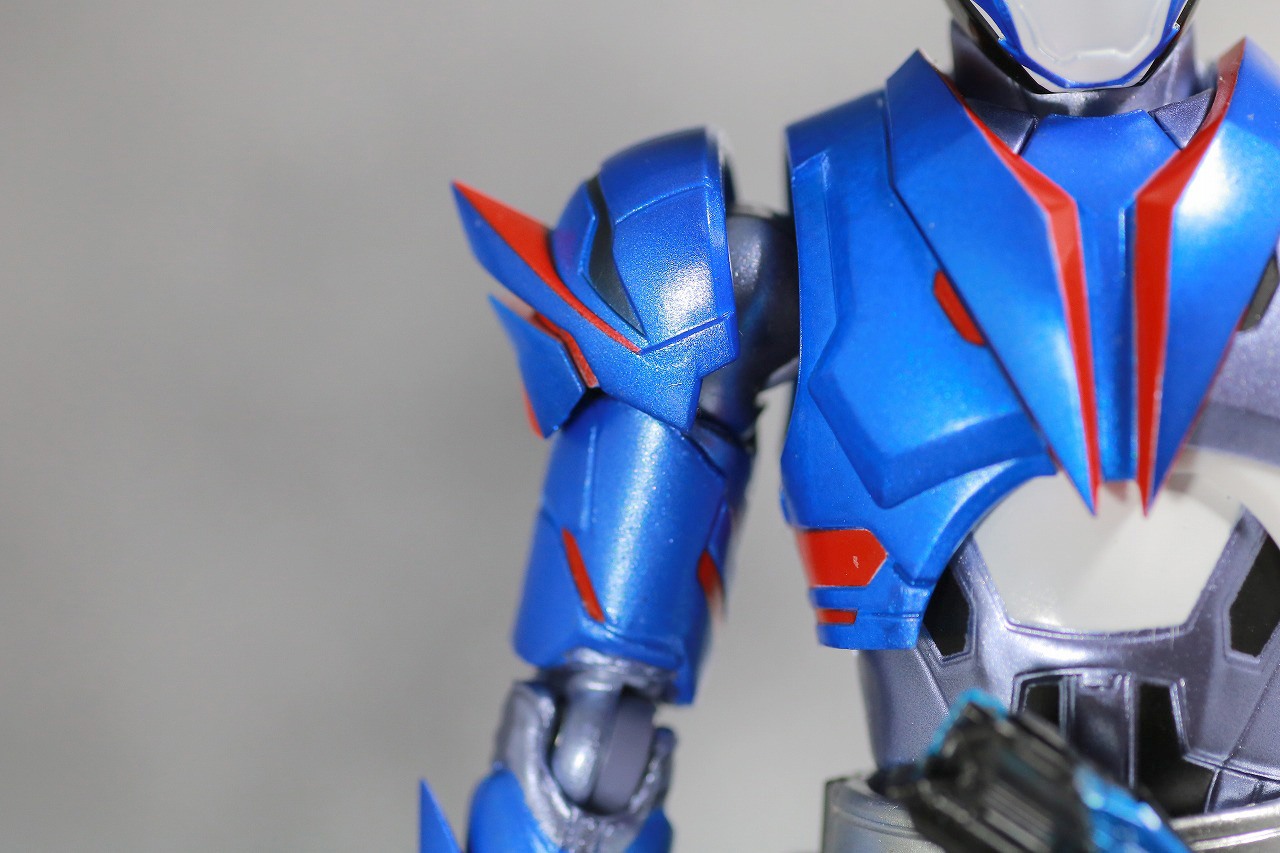 S.H.フィギュアーツ　仮面ライダーバルカン　シューティングウルフ　レビュー　全身