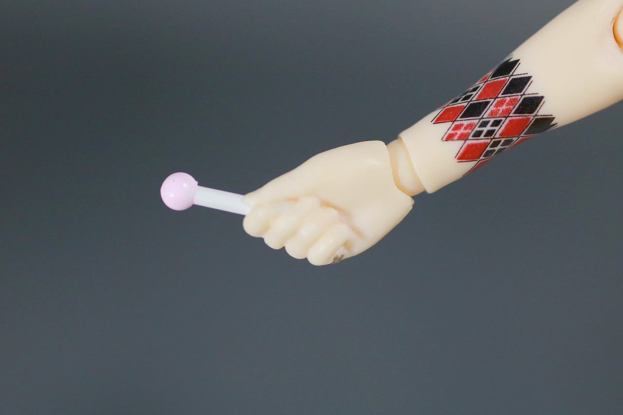 S.H.フィギュアーツ　ハーレイ・クイン　BIRDS OF PREY　バーズ・オブ・プレイ　レビュー　付属品　キャンディ　手首/></p><p>こちらはキャンディーを持った手首パーツ。</p><img decoding=