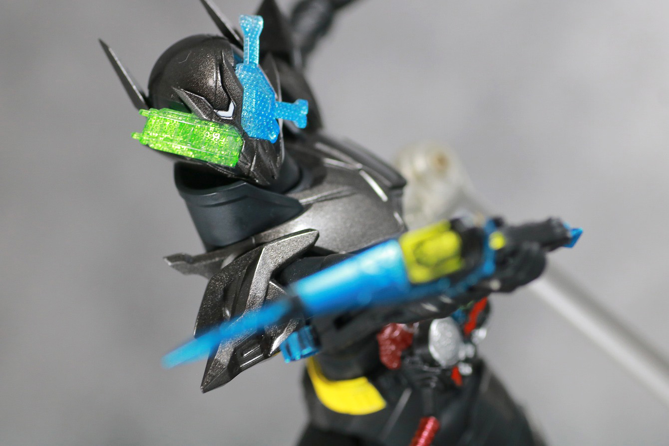 S.H.フィギュアーツ　仮面ライダーメタルビルド　レビュー　アクション　仮面ライダービルド　海賊レッシャー　ハザードフォーム