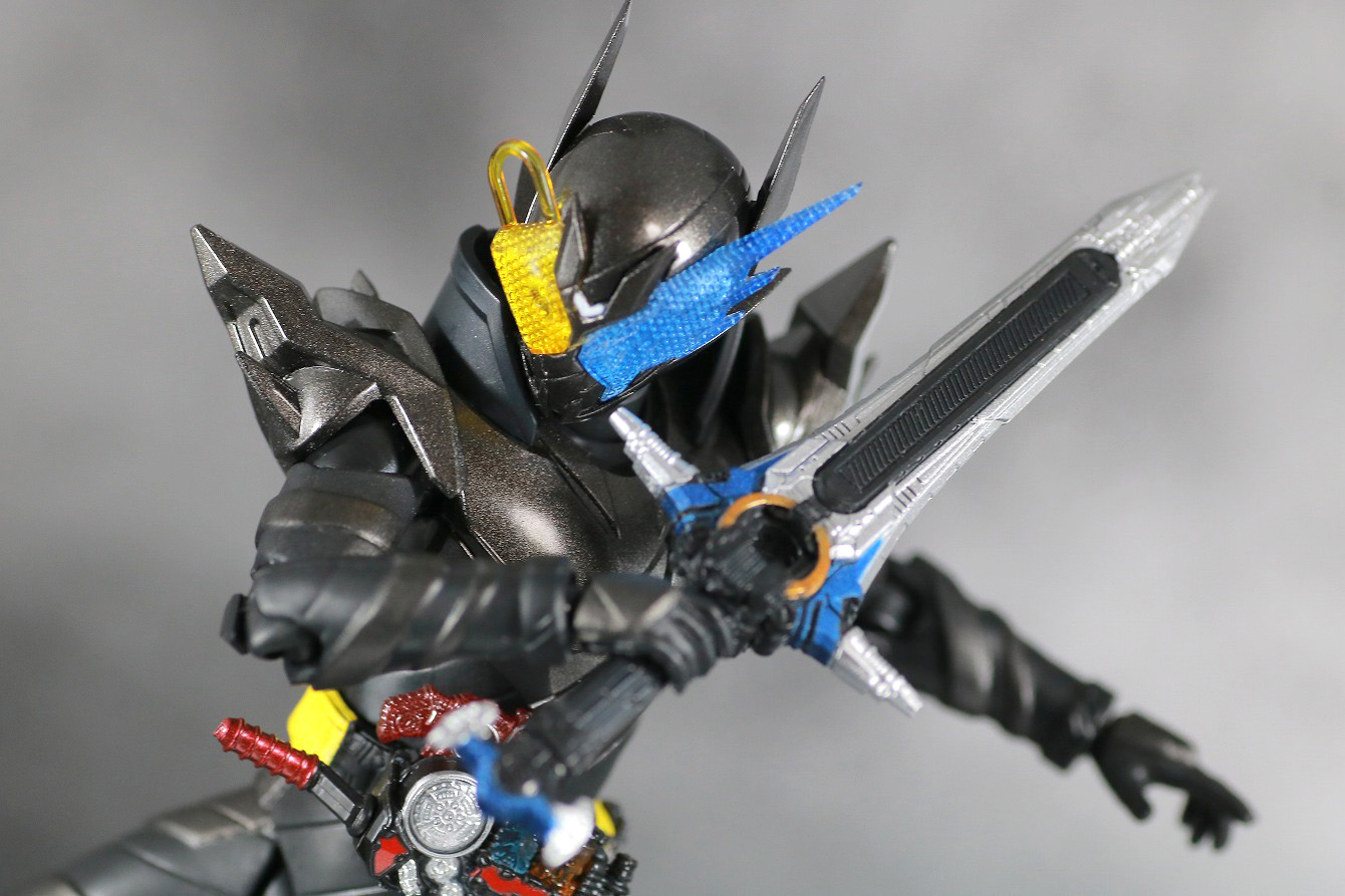 S.H.フィギュアーツ　仮面ライダーメタルビルド　レビュー　アクション　仮面ライダービルド　キードラゴン　ハザードフォーム