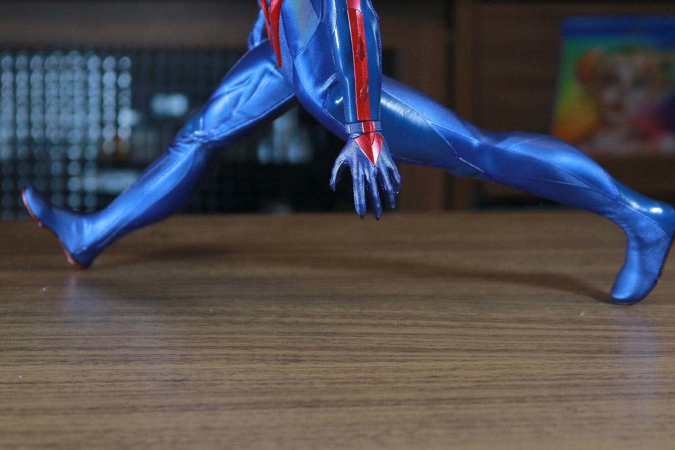 ホットトイズ　ビデオゲームマスターピース　スパイダーマン2099　レビュー　可動範囲　開脚