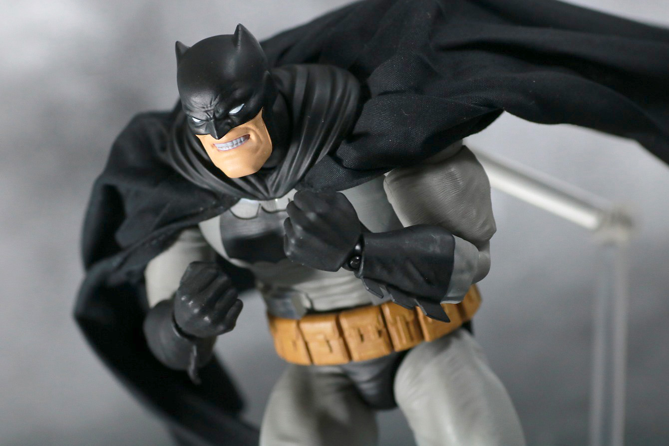 MAFEX　バットマン（The Dark Knight Returns）　レビュー