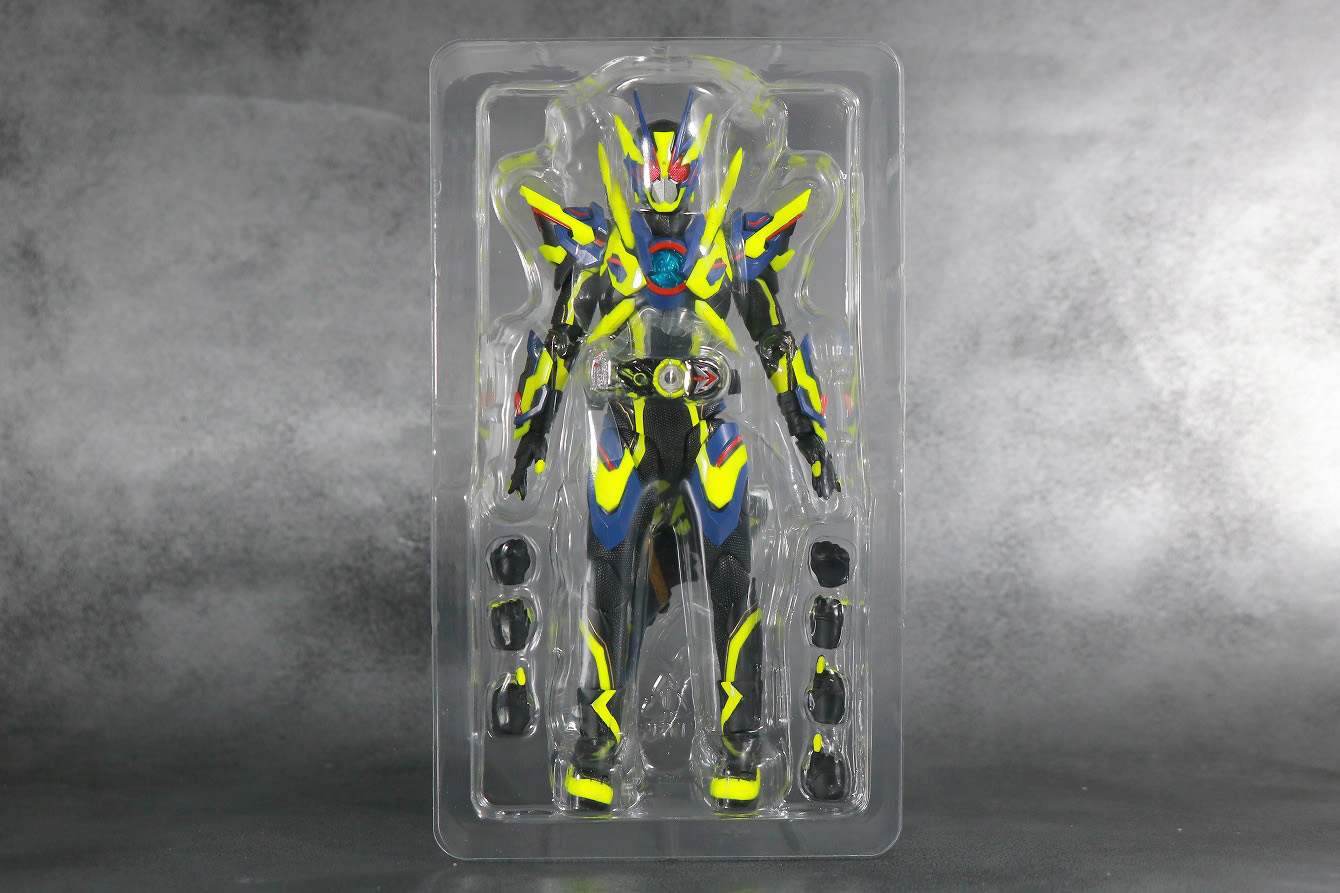 S.H.フィギュアーツ　仮面ライダーゼロワン　シャイニングアサルトホッパー　レビュー　パッケージ