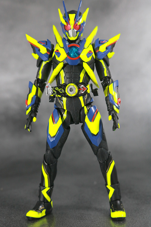 S.H.フィギュアーツ　仮面ライダーゼロワン　シャイニングアサルトホッパー　レビュー　本体