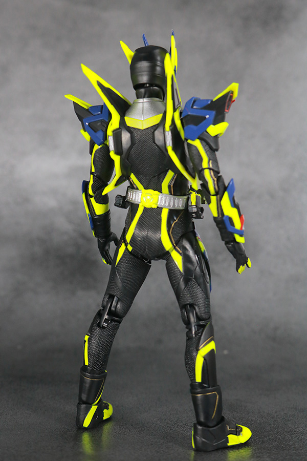 S.H.フィギュアーツ　仮面ライダーゼロワン　シャイニングアサルトホッパー　レビュー　本体