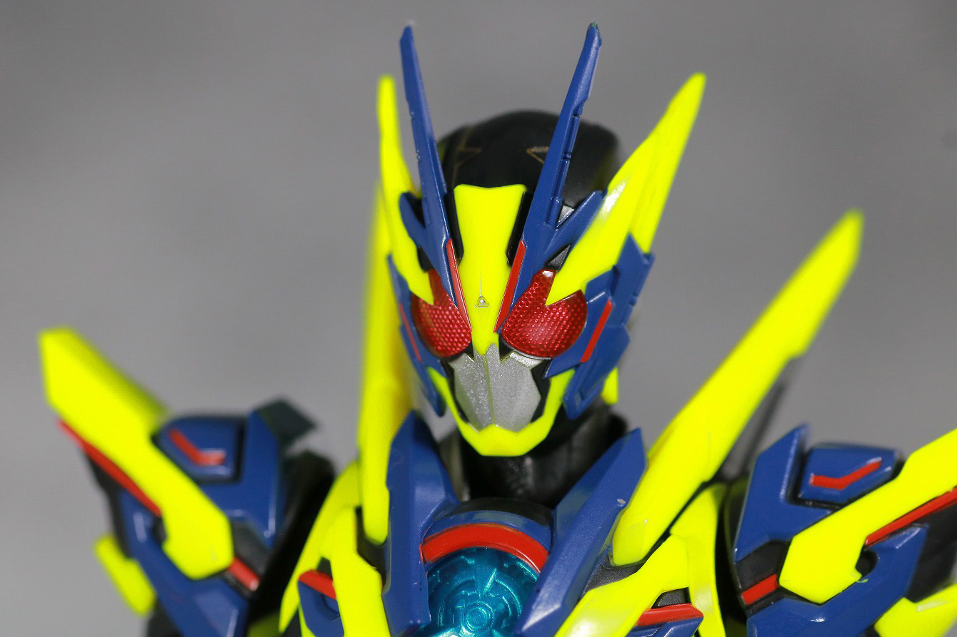S.H.フィギュアーツ　仮面ライダーゼロワン　シャイニングアサルトホッパー　レビュー　本体