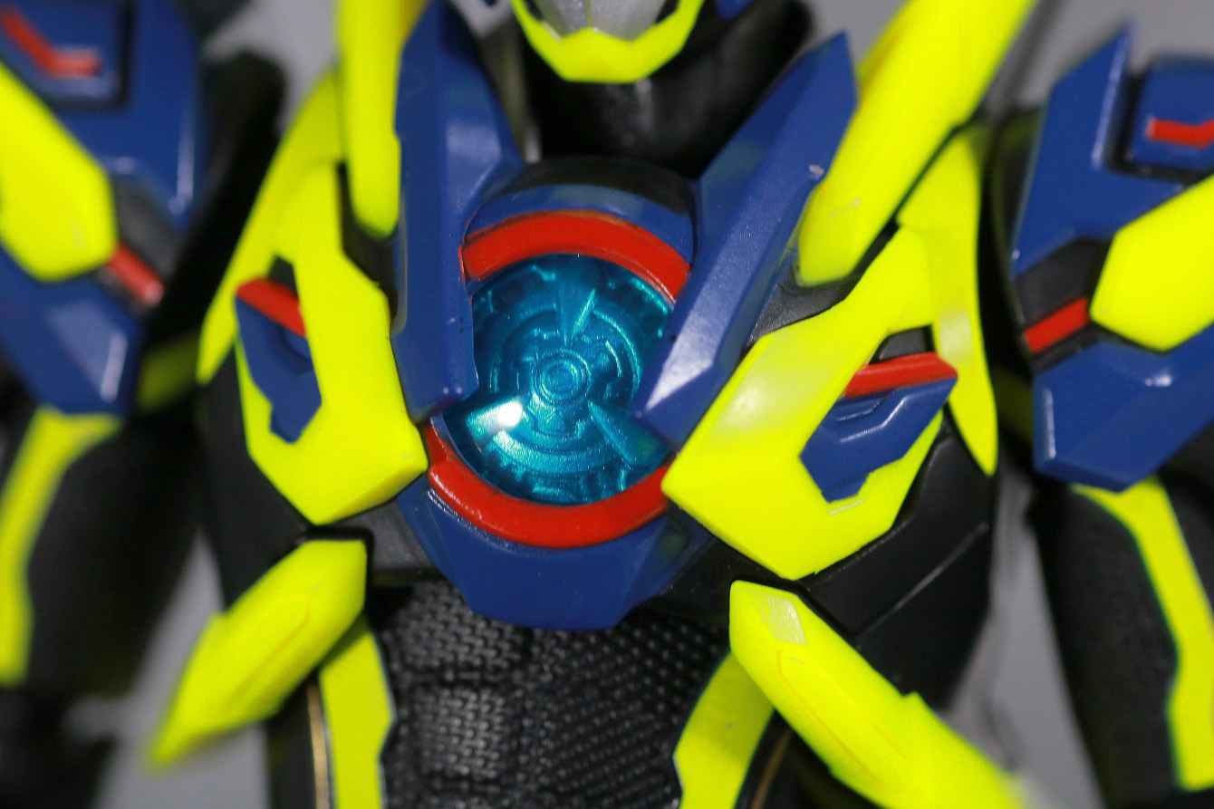 S.H.フィギュアーツ　仮面ライダーゼロワン　シャイニングアサルトホッパー　レビュー　本体