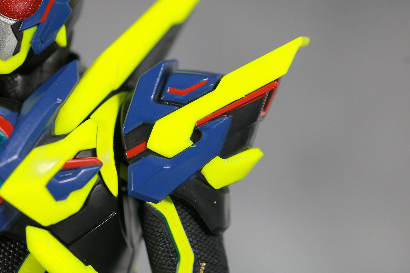 S.H.フィギュアーツ　仮面ライダーゼロワン　シャイニングアサルトホッパー　レビュー　本体