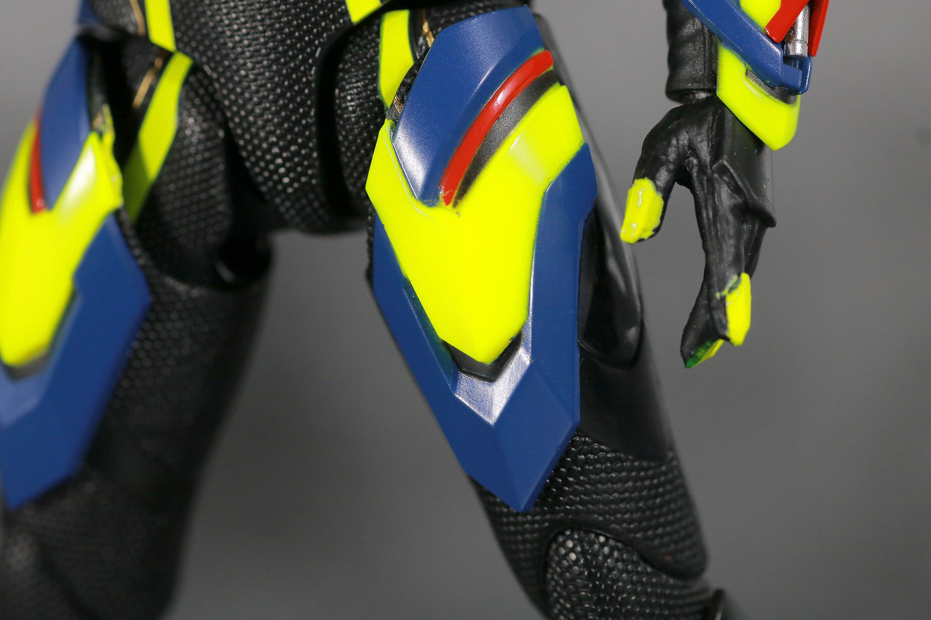 S.H.フィギュアーツ　仮面ライダーゼロワン　シャイニングアサルトホッパー　レビュー　本体