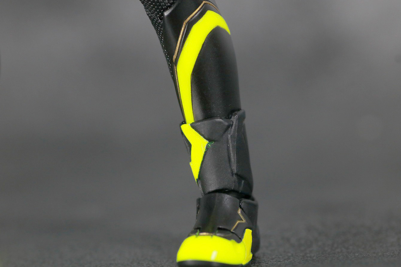 S.H.フィギュアーツ　仮面ライダーゼロワン　シャイニングアサルトホッパー　レビュー　本体