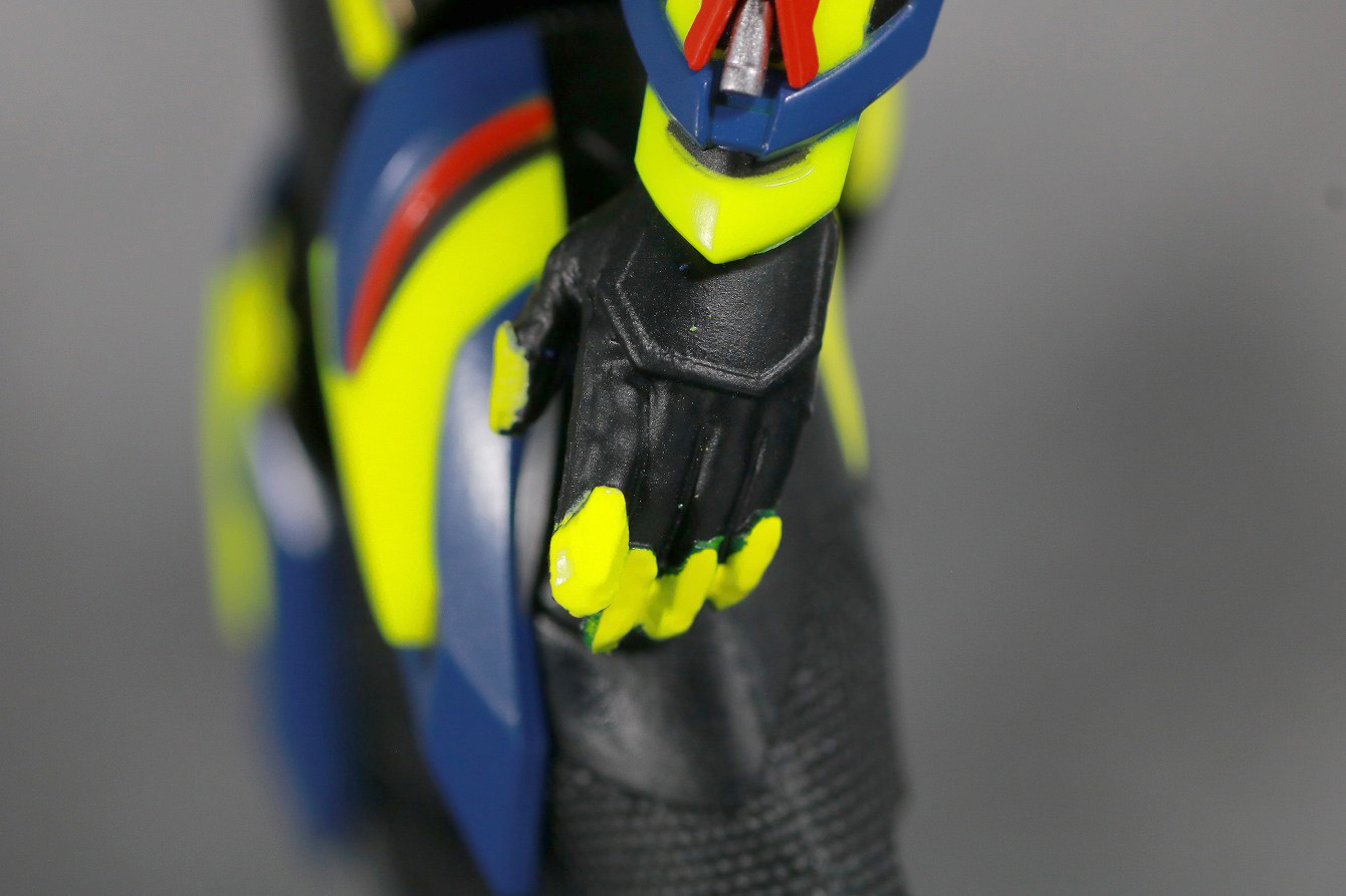 S.H.フィギュアーツ　仮面ライダーゼロワン　シャイニングアサルトホッパー　レビュー　本体