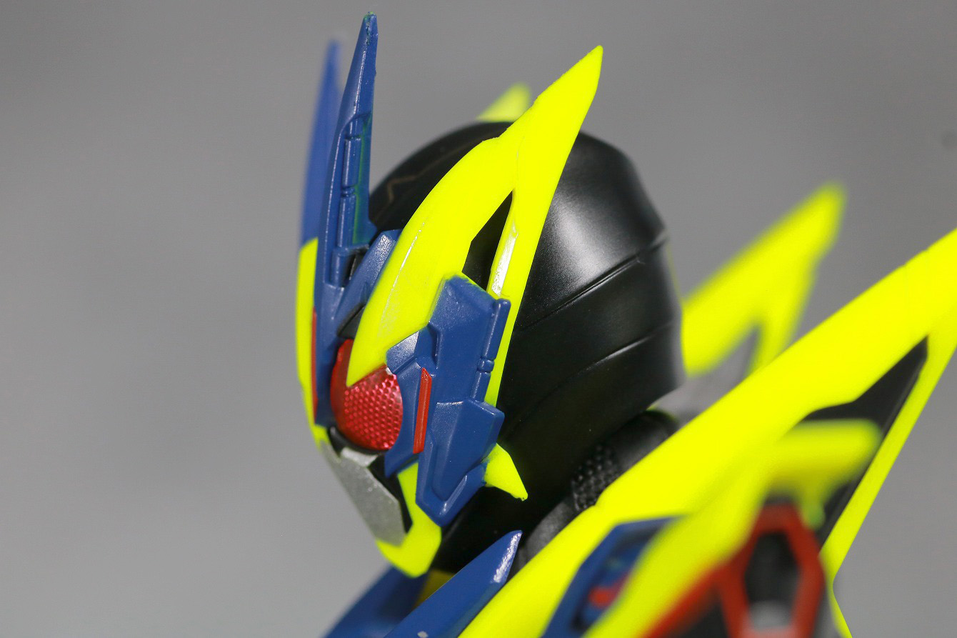 S.H.フィギュアーツ　仮面ライダーゼロワン　シャイニングアサルトホッパー　レビュー　本体