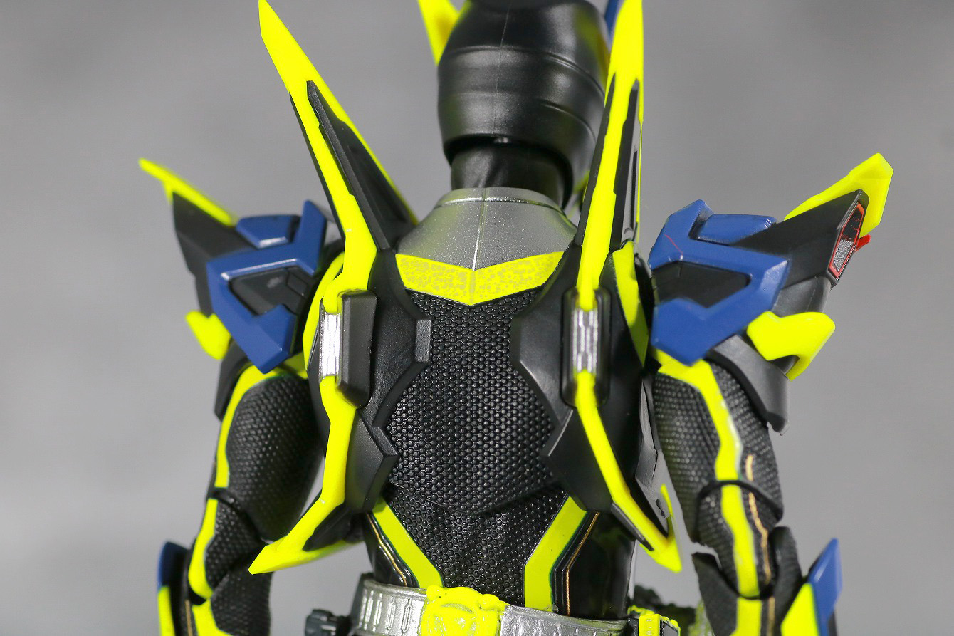 S.H.フィギュアーツ　仮面ライダーゼロワン　シャイニングアサルトホッパー　レビュー　本体
