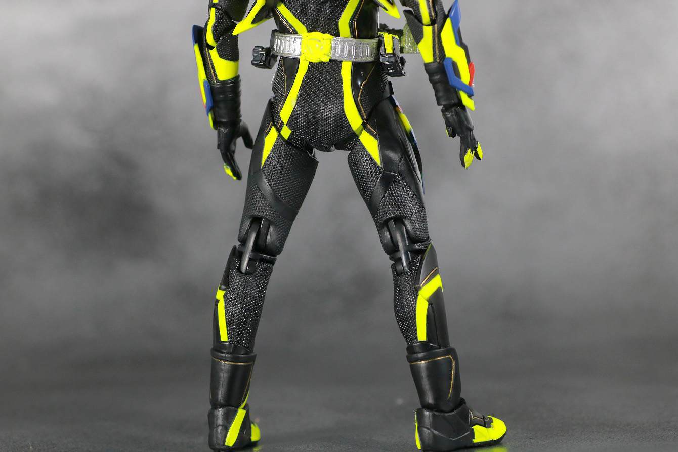 S.H.フィギュアーツ　仮面ライダーゼロワン　シャイニングアサルトホッパー　レビュー　本体