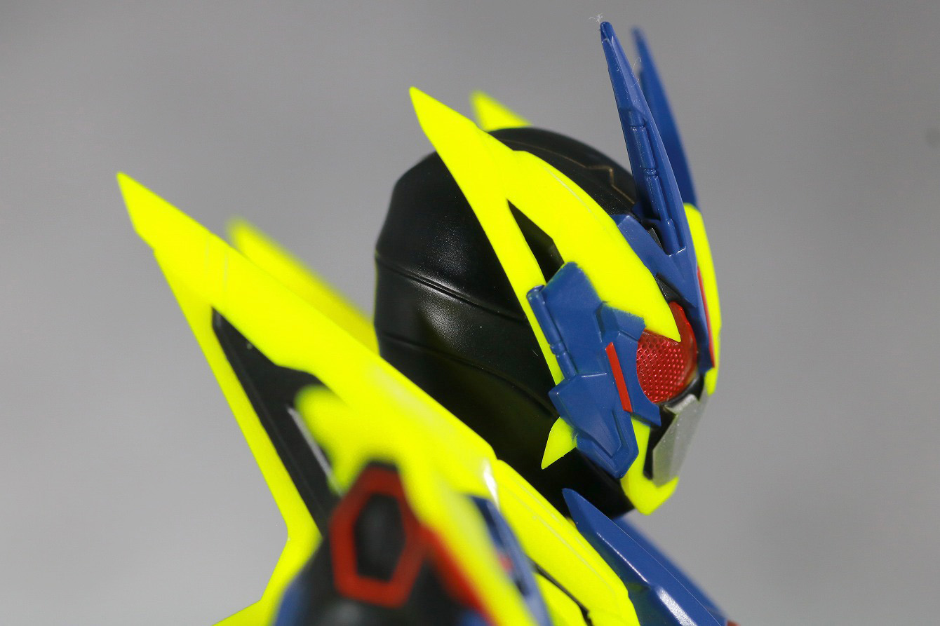 S.H.フィギュアーツ　仮面ライダーゼロワン　シャイニングアサルトホッパー　レビュー　本体