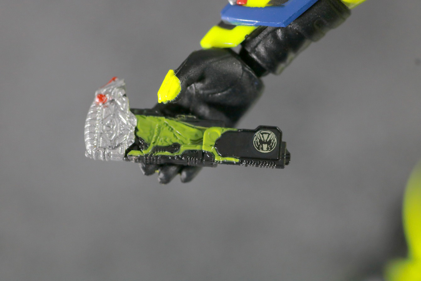 S.H.フィギュアーツ　仮面ライダーゼロワン　シャイニングアサルトホッパー　レビュー　本体