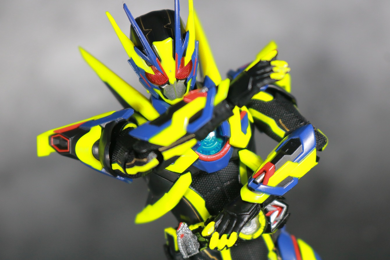 S.H.フィギュアーツ　仮面ライダーゼロワン　シャイニングアサルトホッパー　レビュー　アクション