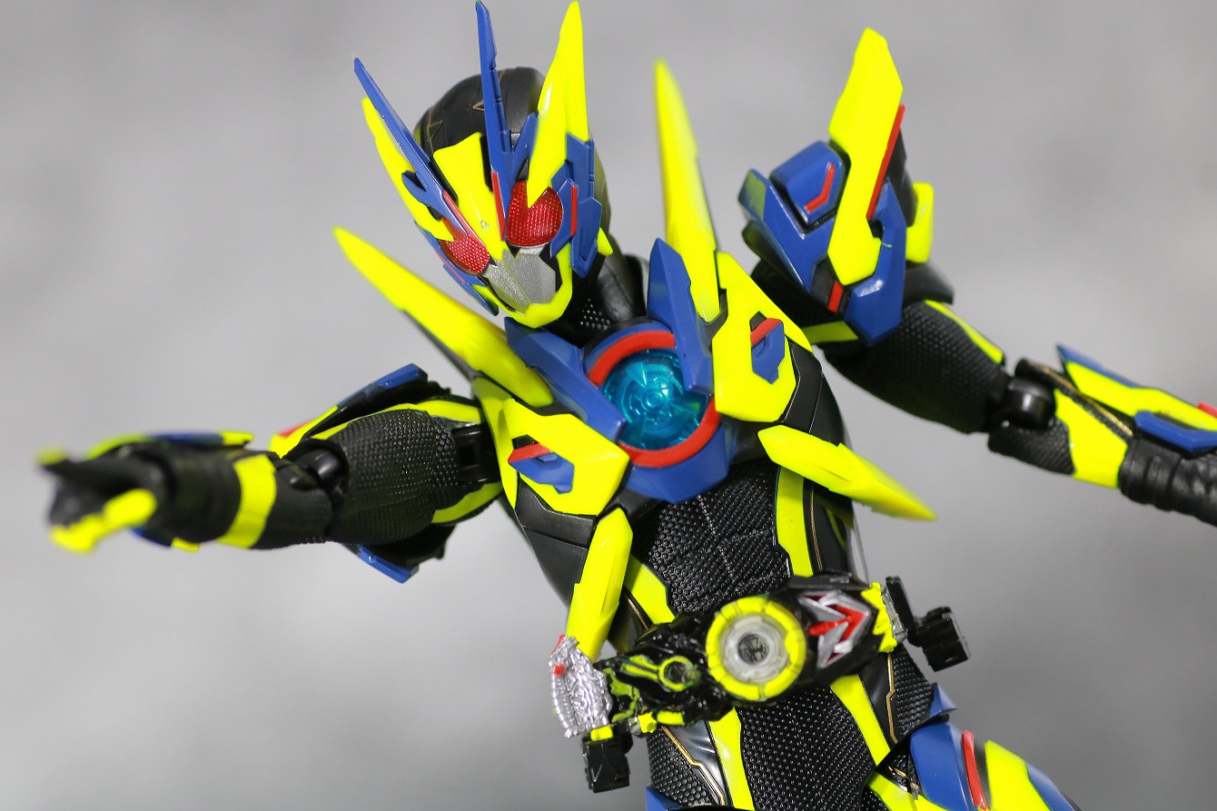 S.H.フィギュアーツ　仮面ライダーゼロワン　シャイニングアサルトホッパー　レビュー　アクション