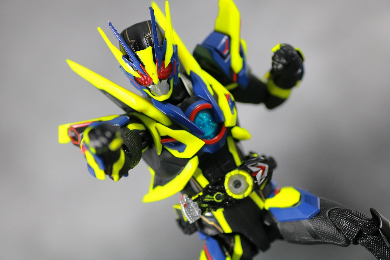 S.H.フィギュアーツ　仮面ライダーゼロワン　シャイニングアサルトホッパー　レビュー　アクション