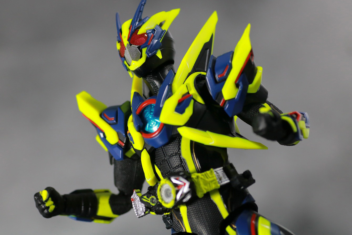 S.H.フィギュアーツ　仮面ライダーゼロワン　シャイニングアサルトホッパー　レビュー　アクション