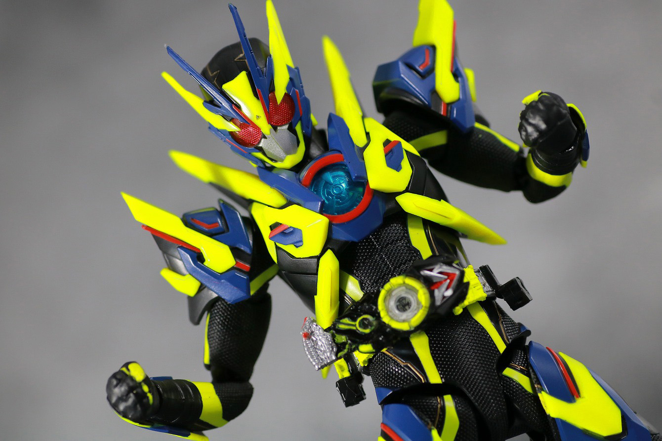 S.H.フィギュアーツ　仮面ライダーゼロワン　シャイニングアサルトホッパー　レビュー　アクション