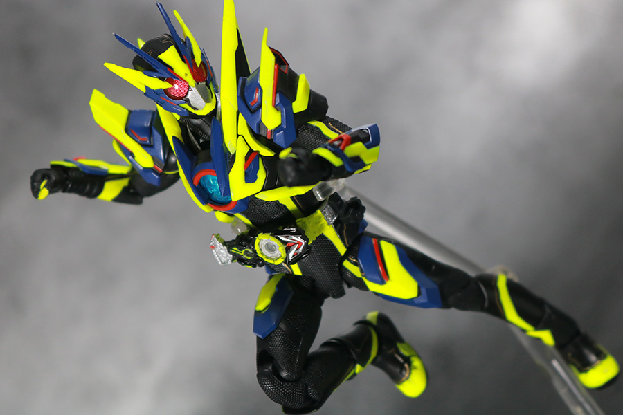 S.H.フィギュアーツ　仮面ライダーゼロワン　シャイニングアサルトホッパー　レビュー　アクション