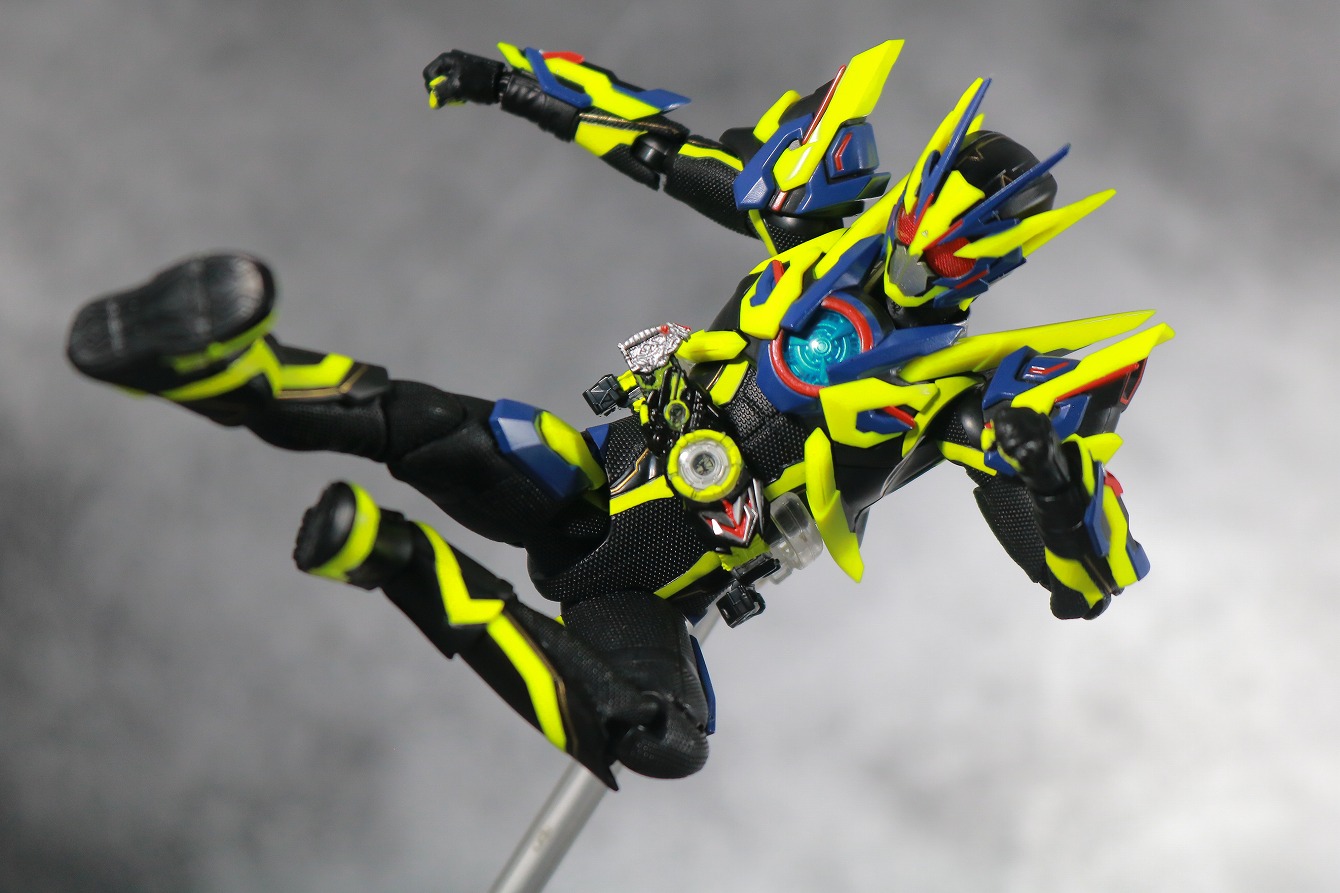 S.H.フィギュアーツ　仮面ライダーゼロワン　シャイニングアサルトホッパー　レビュー　アクション