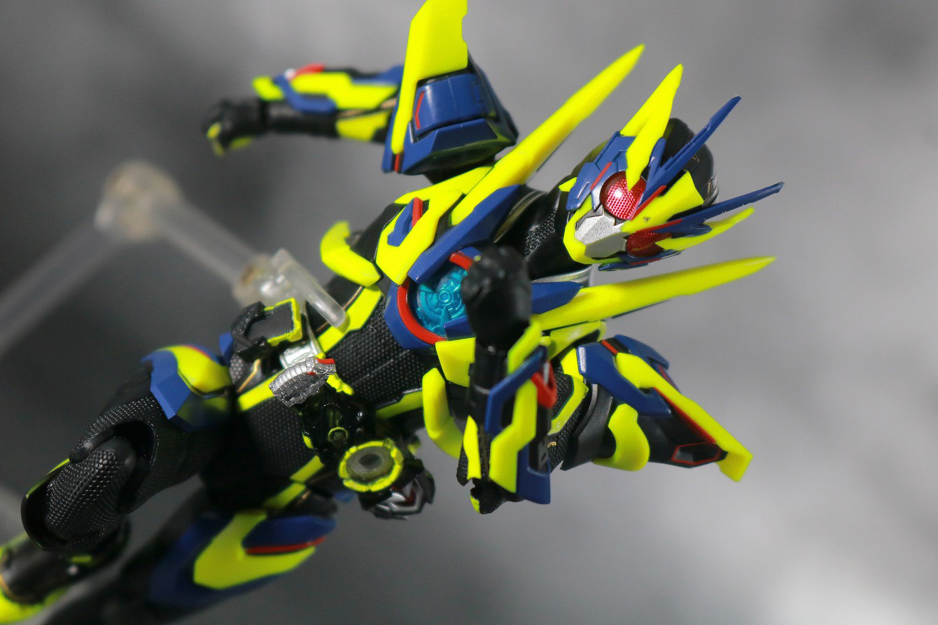 S.H.フィギュアーツ　仮面ライダーゼロワン　シャイニングアサルトホッパー　レビュー　アクション