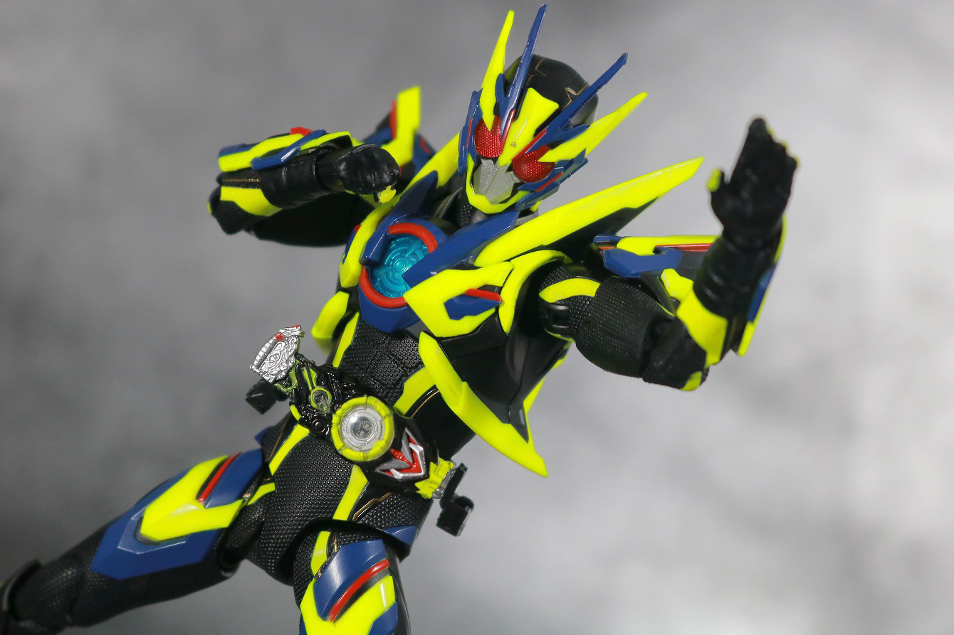 S.H.フィギュアーツ　仮面ライダーゼロワン　シャイニングアサルトホッパー　レビュー　アクション