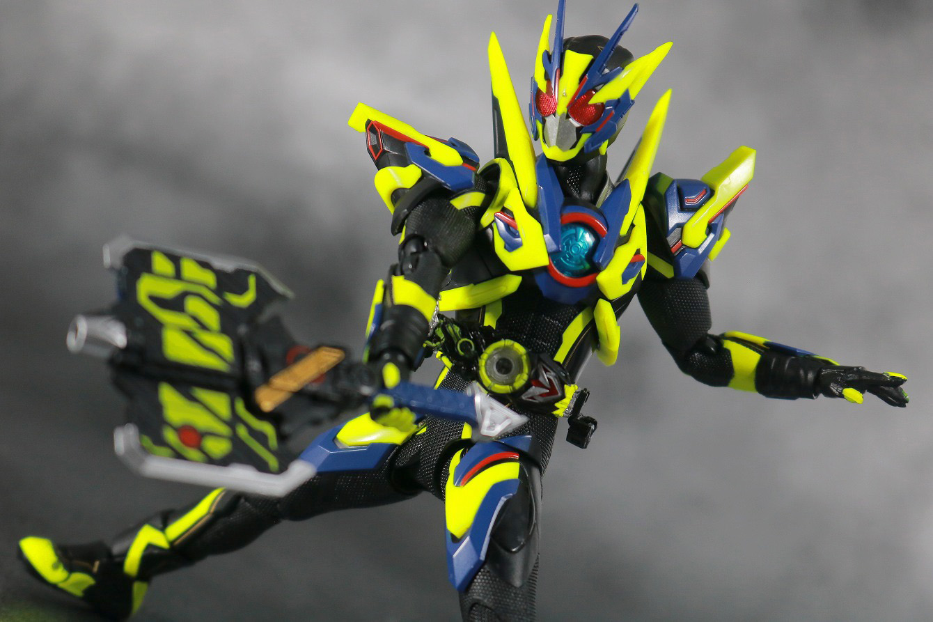 S.H.フィギュアーツ　仮面ライダーゼロワン　シャイニングアサルトホッパー　レビュー　アクション
