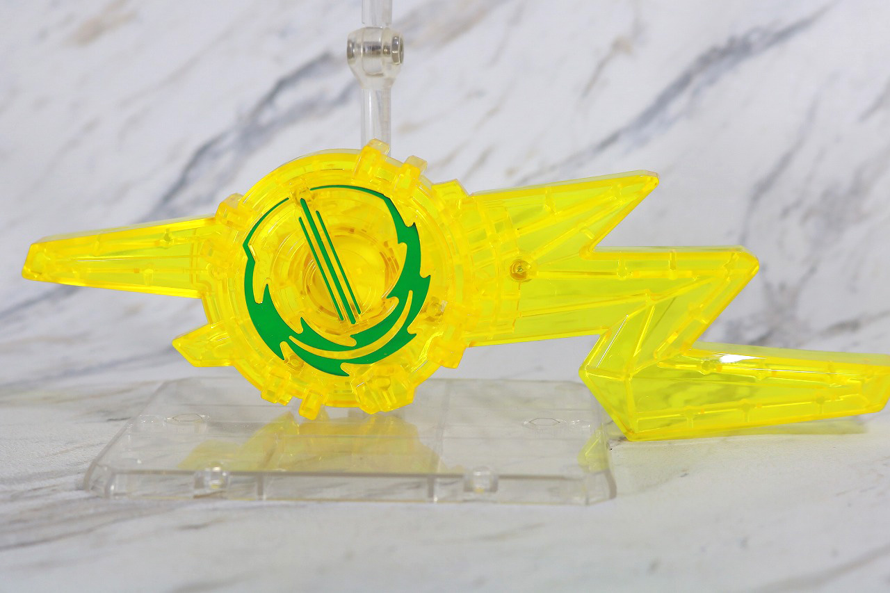 DX雷鳴剣黄雷エンブレム＆ランプドアラジーナワンダーライドブック　レビュー　本体