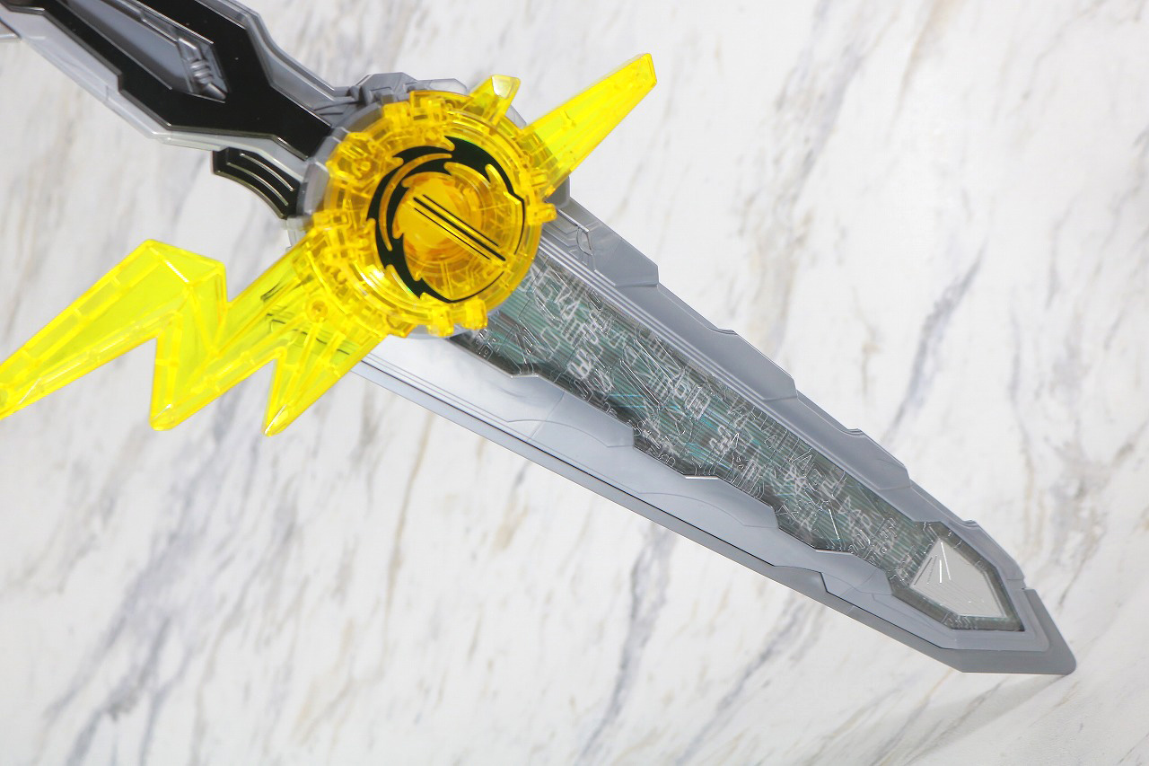 DX雷鳴剣黄雷エンブレム＆ランプドアラジーナワンダーライドブック　レビュー