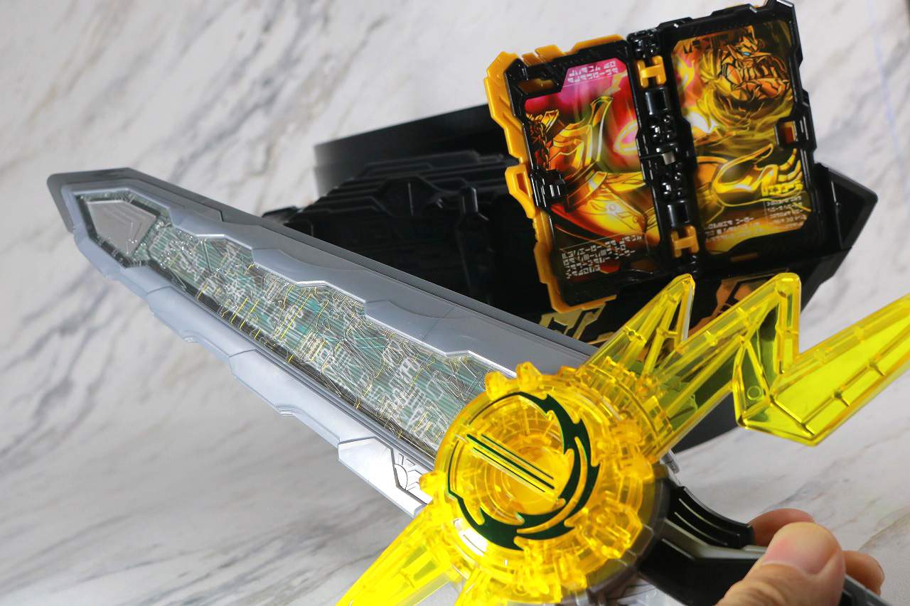 DX雷鳴剣黄雷エンブレム＆ランプドアラジーナワンダーライドブック　レビュー