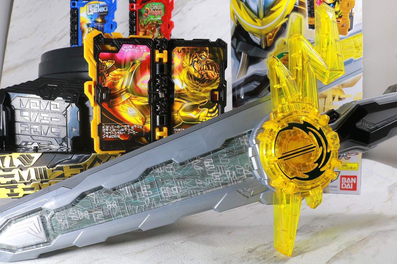 DX雷鳴剣黄雷エンブレム＆ランプドアラジーナワンダーライドブック　レビュー