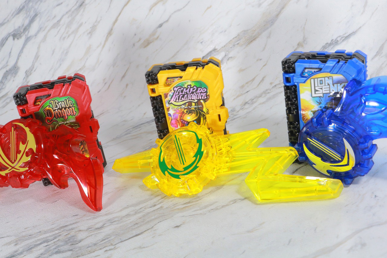 DX雷鳴剣黄雷エンブレム＆ランプドアラジーナワンダーライドブック　レビュー