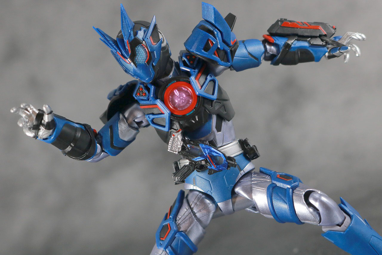 S.H.フィギュアーツ　仮面ライダーバルカン　アサルトウルフ　レビュー