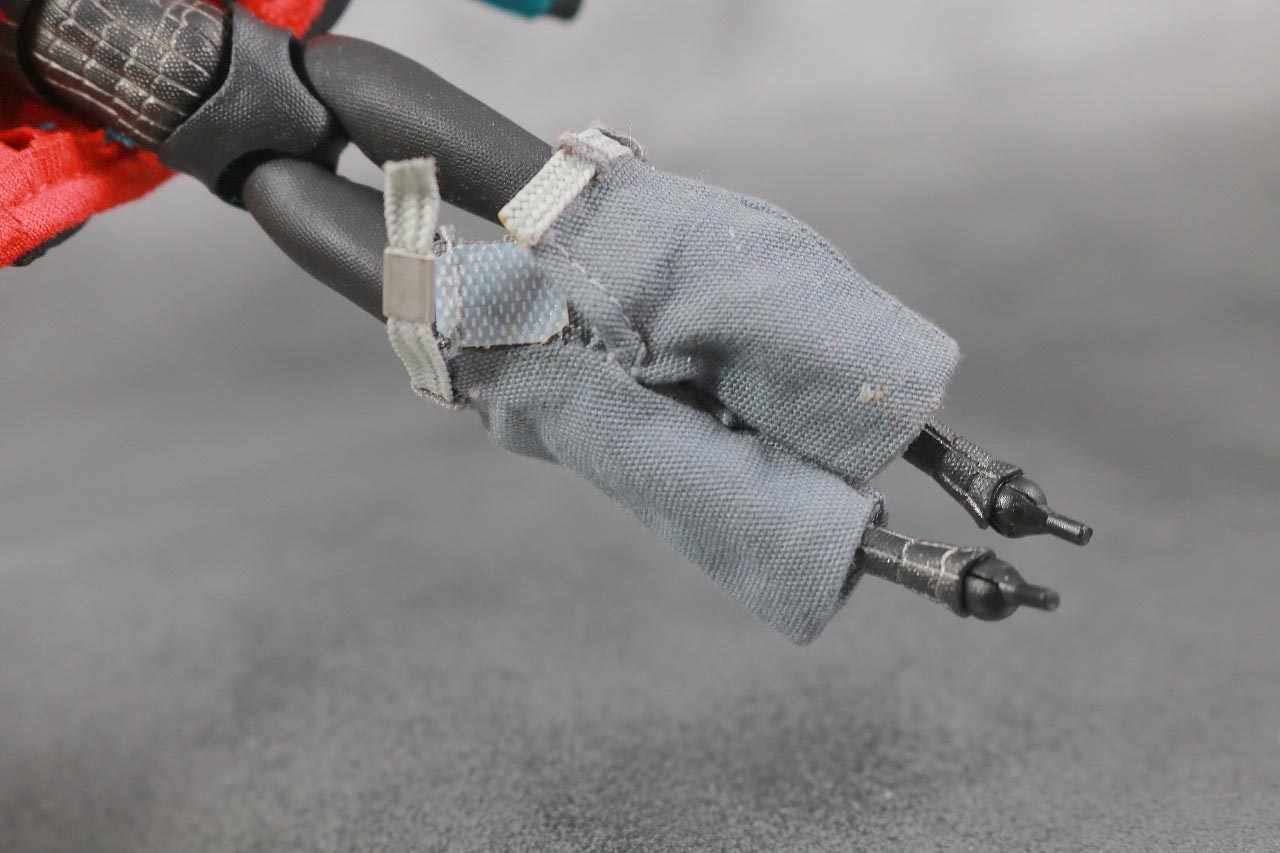 MAFEX スパイダーマン　マイルス・モラレス　スパイダーバース　レビュー　本体