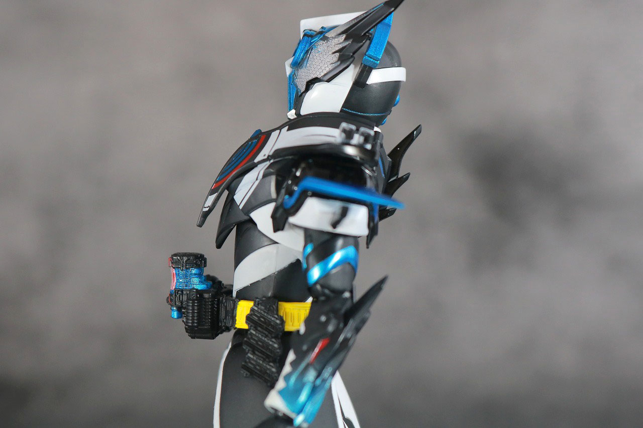 S.H.フィギュアーツ　仮面ライダークローズエボル　レビュー　可動範囲