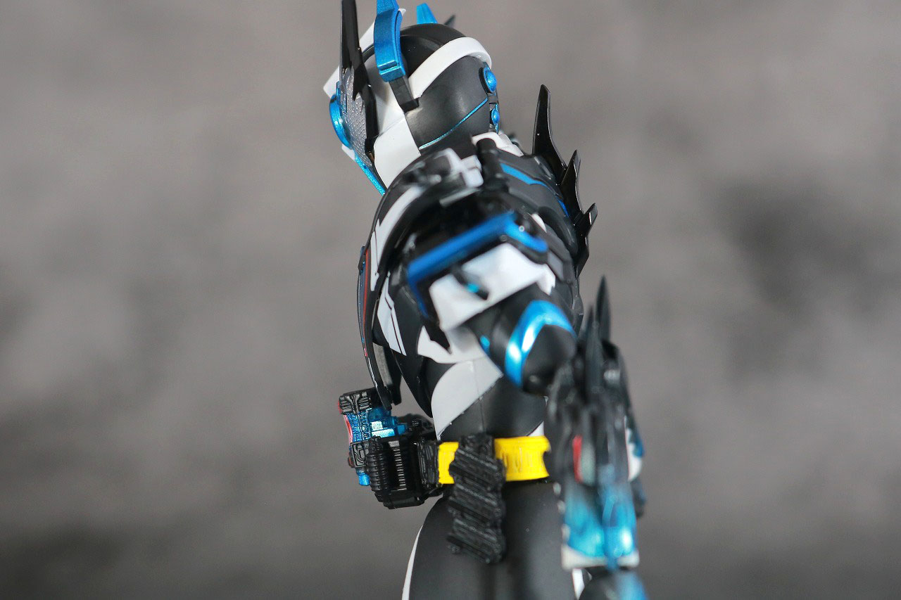 S.H.フィギュアーツ　仮面ライダークローズエボル　レビュー　可動範囲