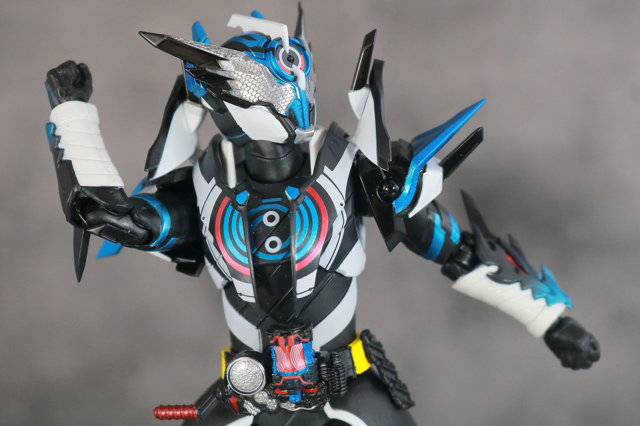 S.H.フィギュアーツ　仮面ライダークローズエボル　レビュー　可動範囲
