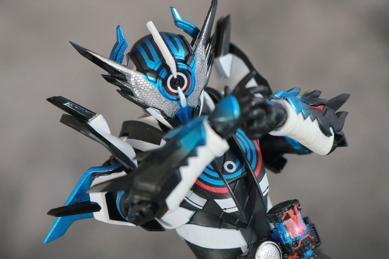 S.H.フィギュアーツ　仮面ライダークローズエボル　レビュー　アクション