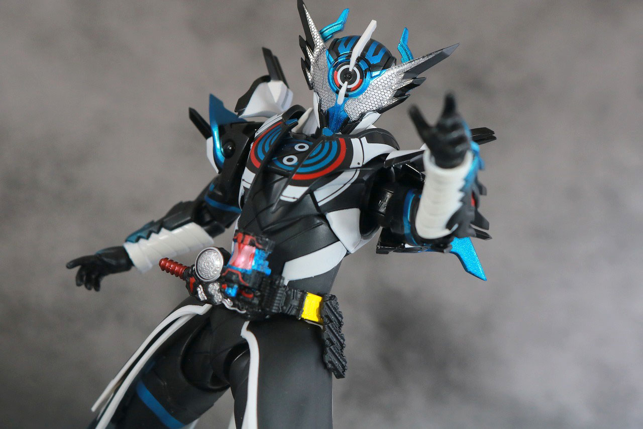 S.H.フィギュアーツ　仮面ライダークローズエボル　レビュー　アクション